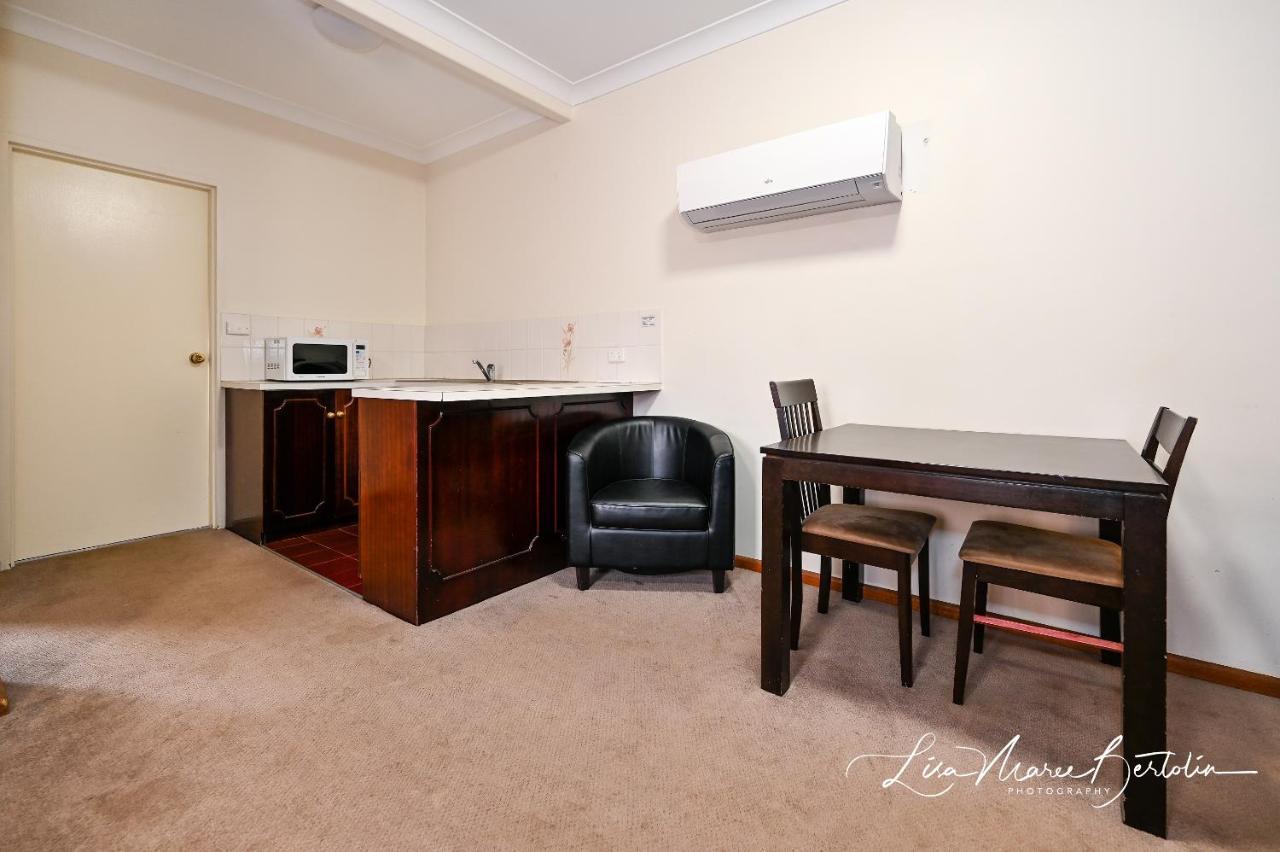 Narrandera Club Motor Inn Exterior photo